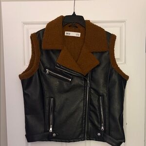 BKE Vest with Zipper Details